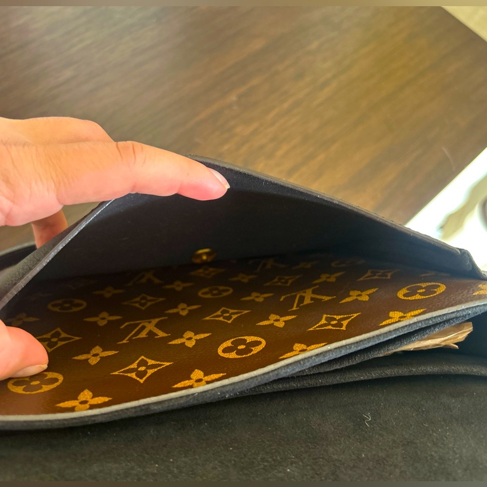 Louis Vuitton
Marignan Handbag Monogram Canvas with Leather $1600 - Picture 14 of 16